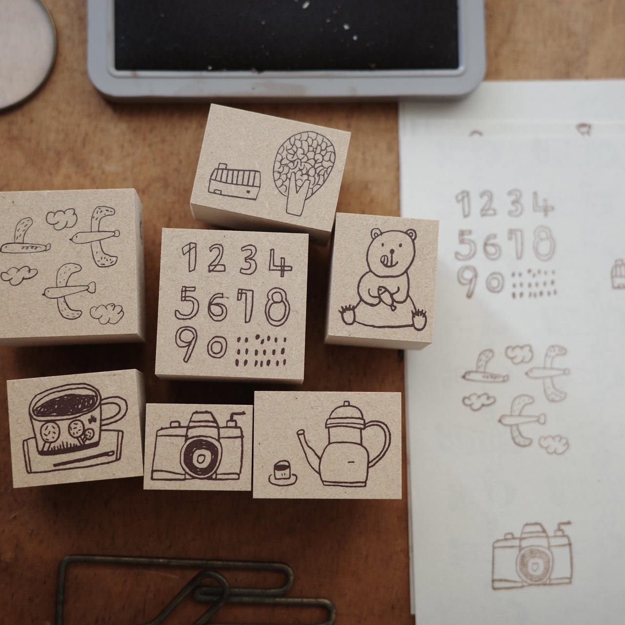 「things」日々の生活の中で好きなものをスタンプにしました。