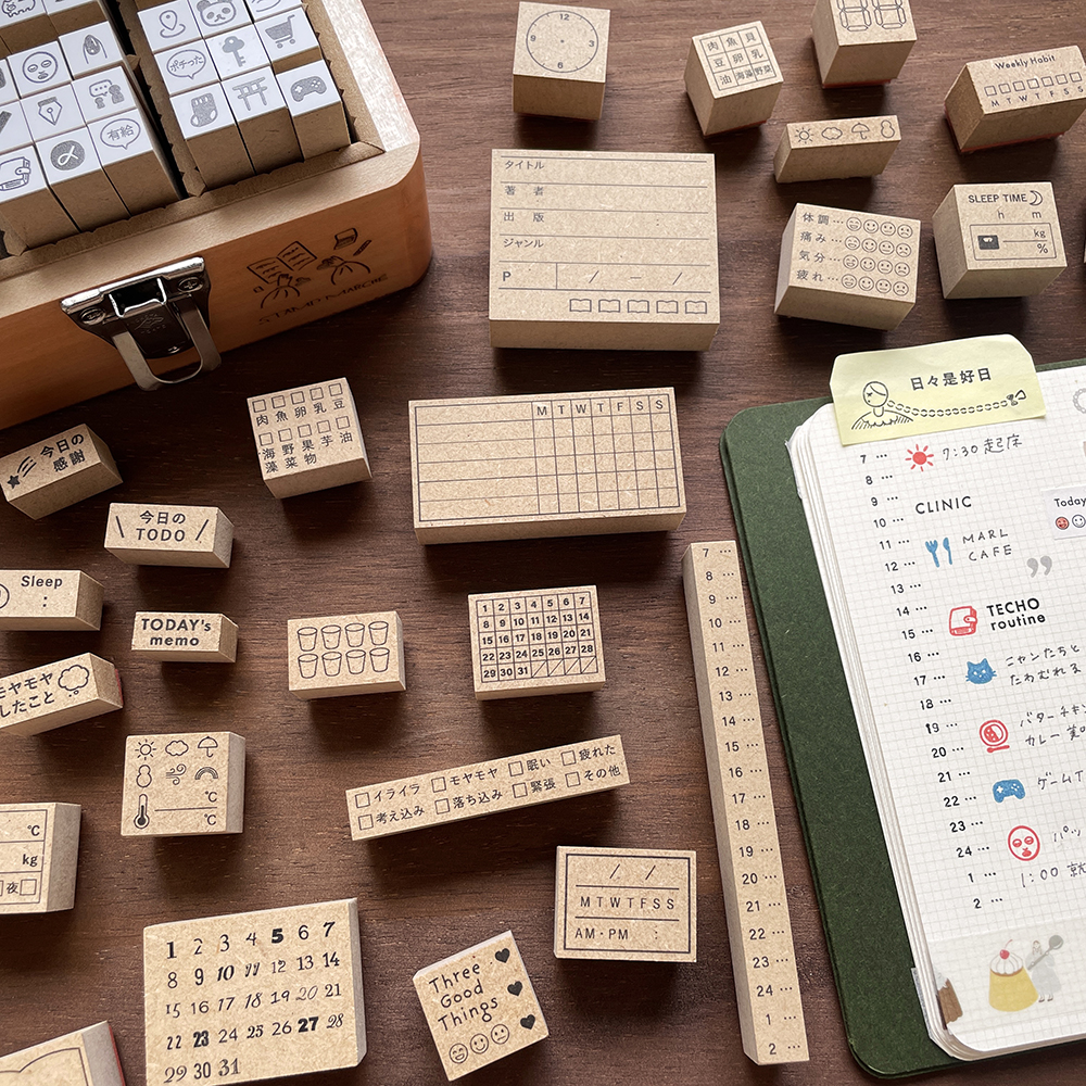 「手帳スタンプ」スタンプマルシェの代名詞ともいえる種類豊富な手帳スタンプをずらりと並べてお待ちしています！