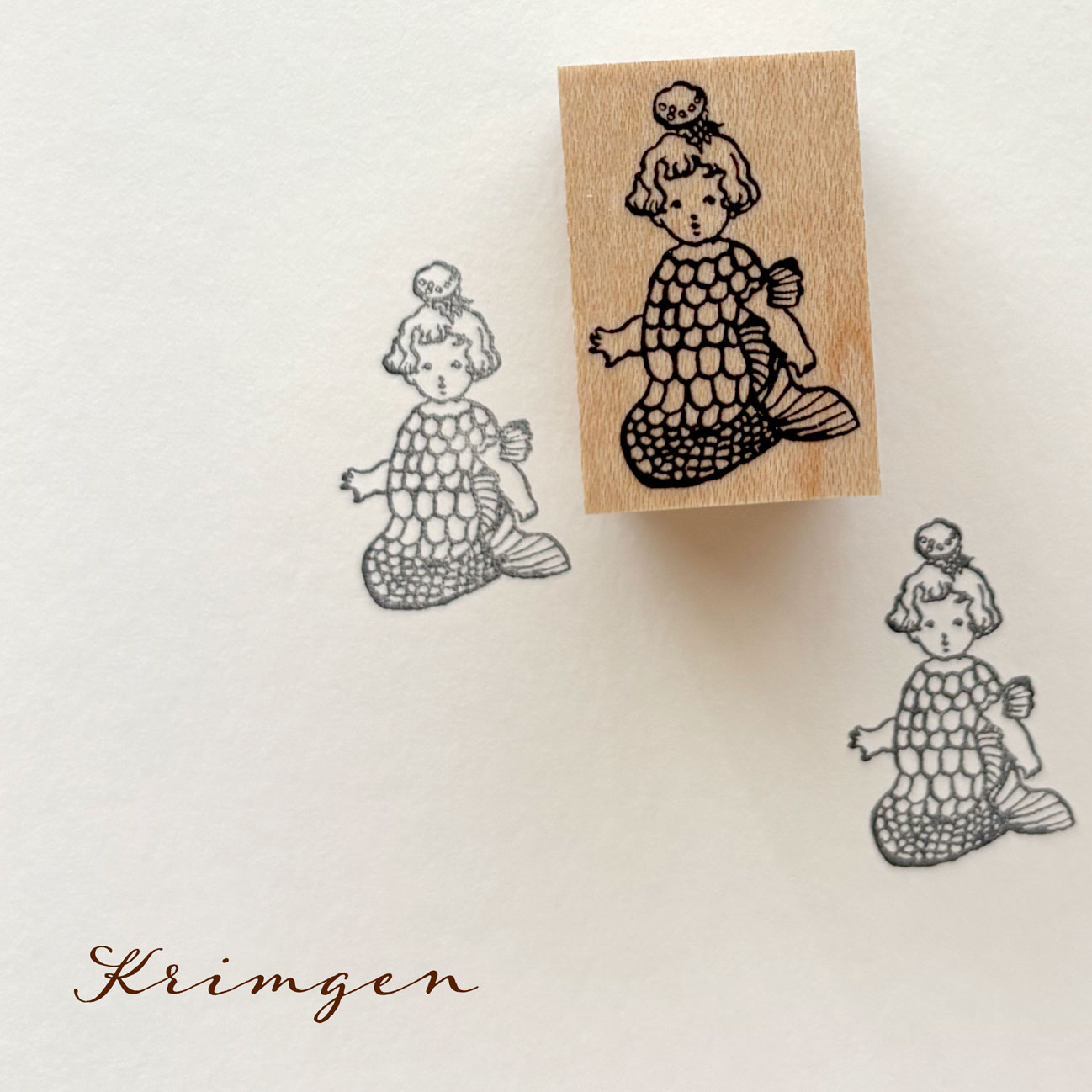 小さなマーメイドをテーマにしたスタンプです。Krimgen人魚は魚寄り……です。鱗をカラフルに彩色していただくととても可愛いと思います。