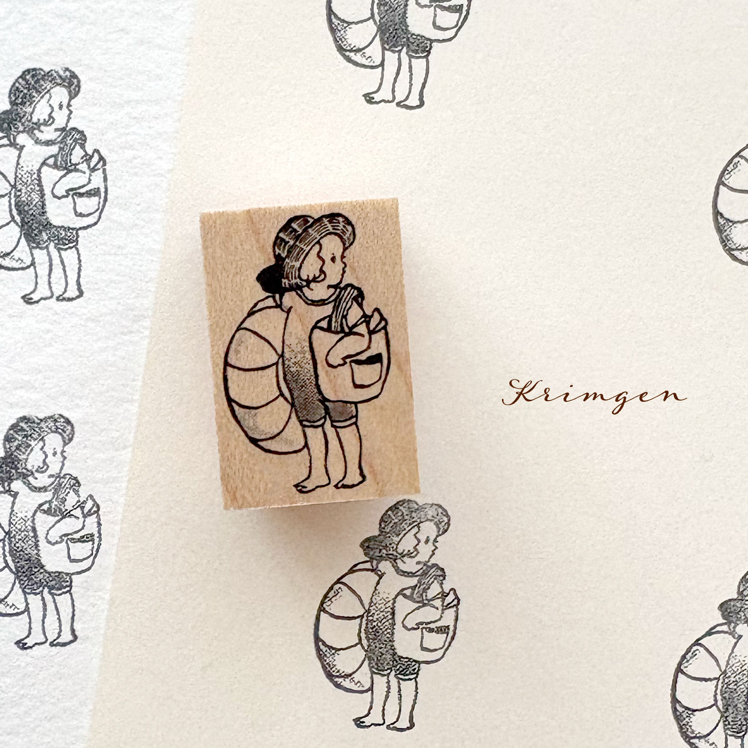 海に行く子のスタンプ。小さめサイズです。グラデーションスタンプとなっていますのでふんわりとした雰囲気になります。