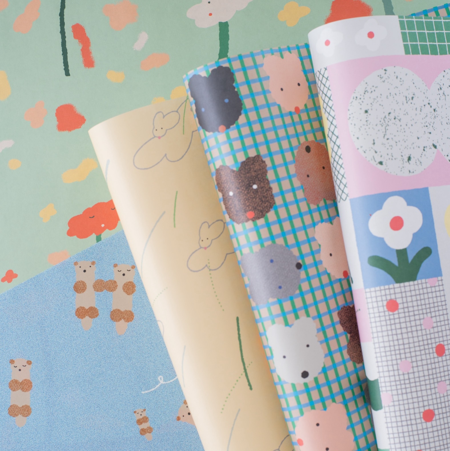 しまむらひかりさんとコラボして制作した、新作オリジナルペーパー! 5つの絵柄には、それぞれの物語が詰まっています。
