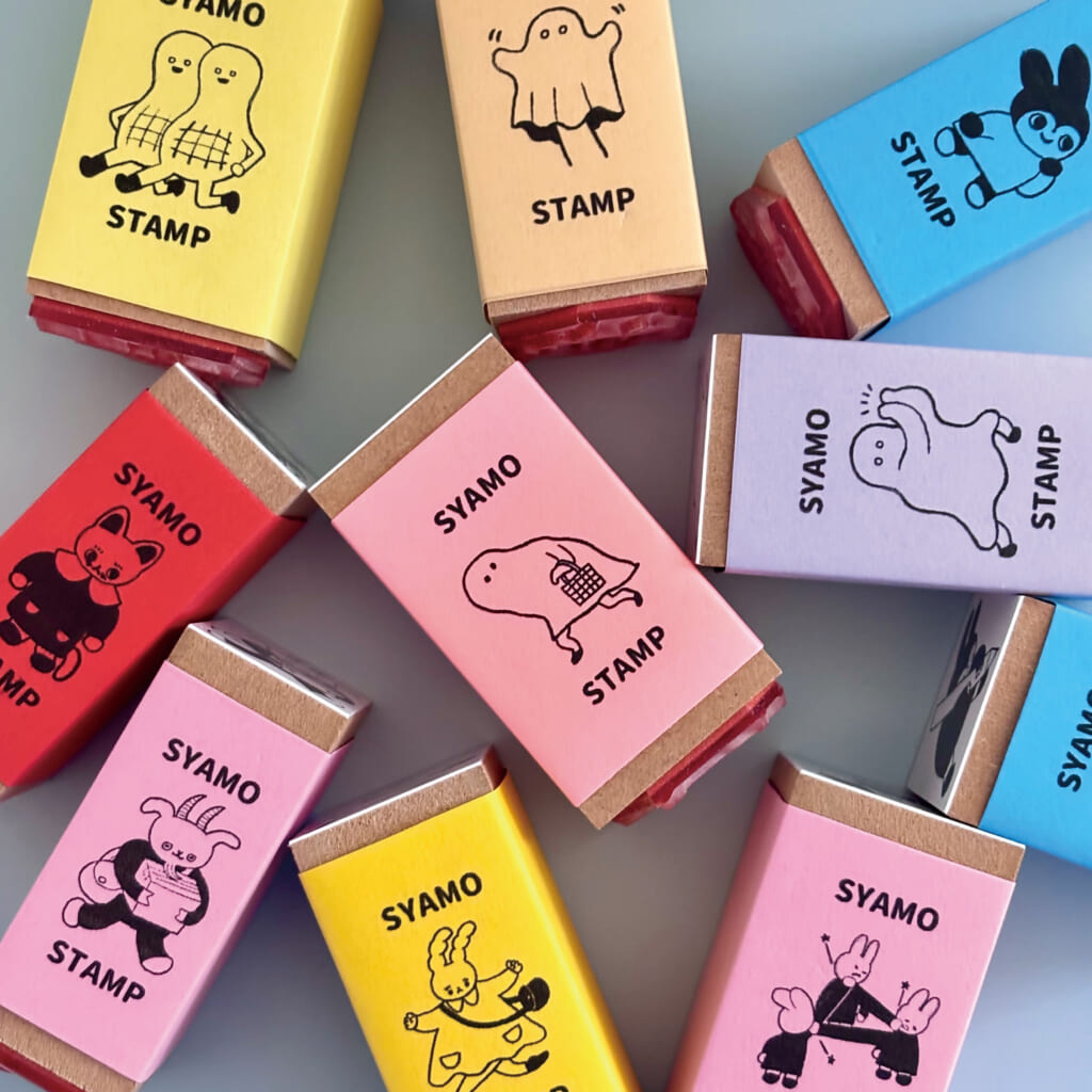 どの子もゆるくてちょっとへん。そんなキャラクターがにぎやかに揃ったスタンプシリーズです。