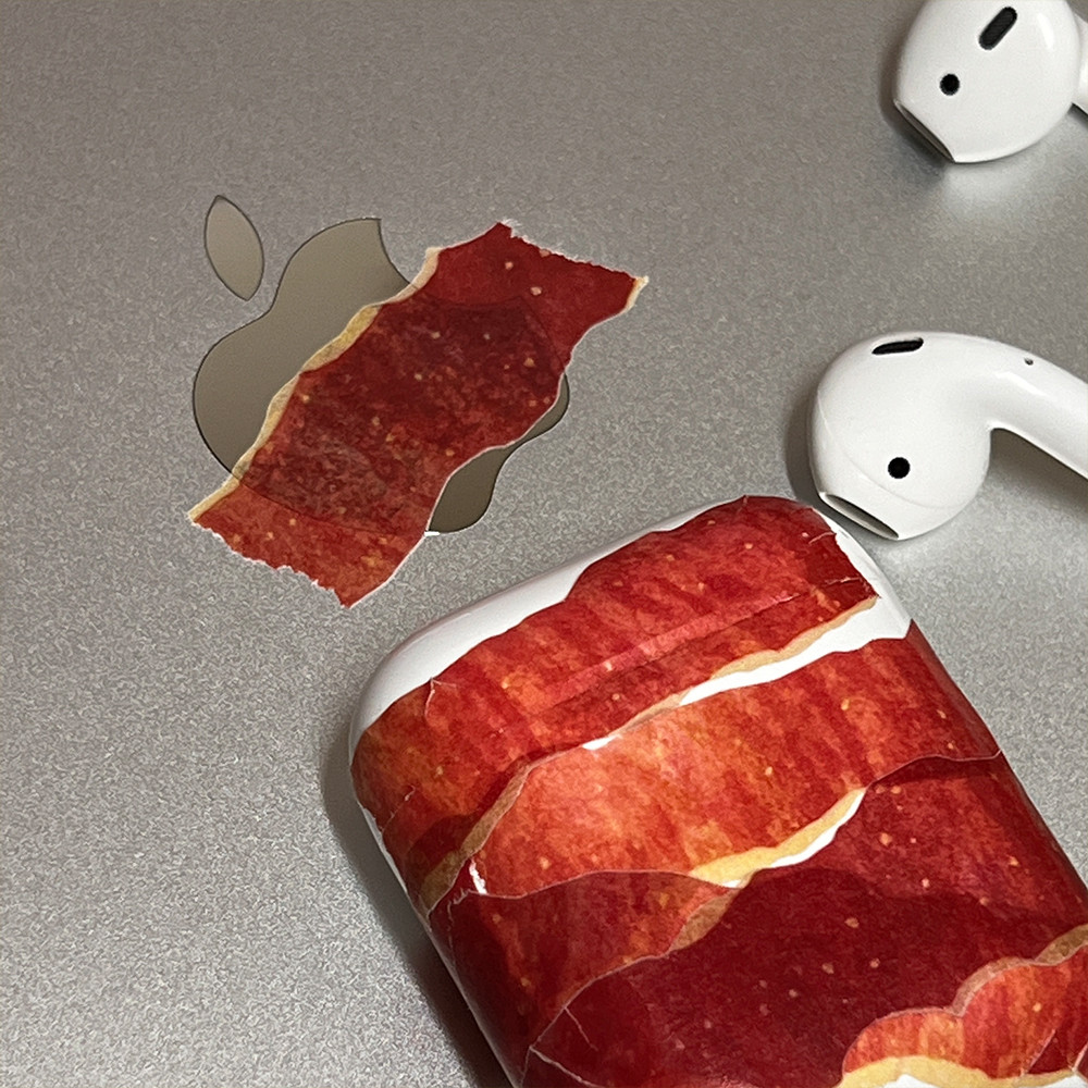 「apple peel」好きな果物を日常の近くにくっつけて元気に過ごしましょう。りんごの皮の形に切り取ってお楽しみください！