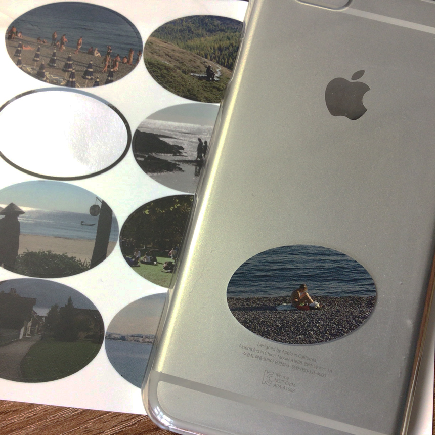 「people sticker」緑の大地や、青い海で休む旅人たち。