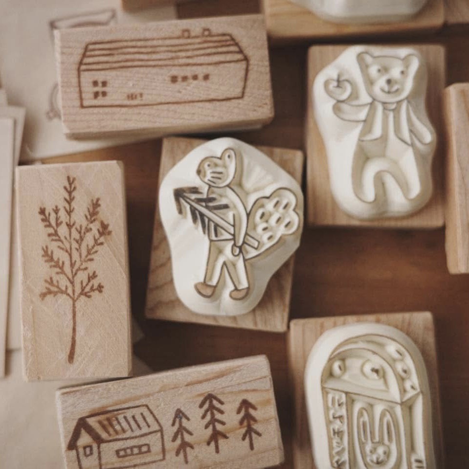 「handcrafted stamps 」お気に入りのパターンからスタンプを作ることができるのは、創作活動おいて素晴らしいやり方です。
