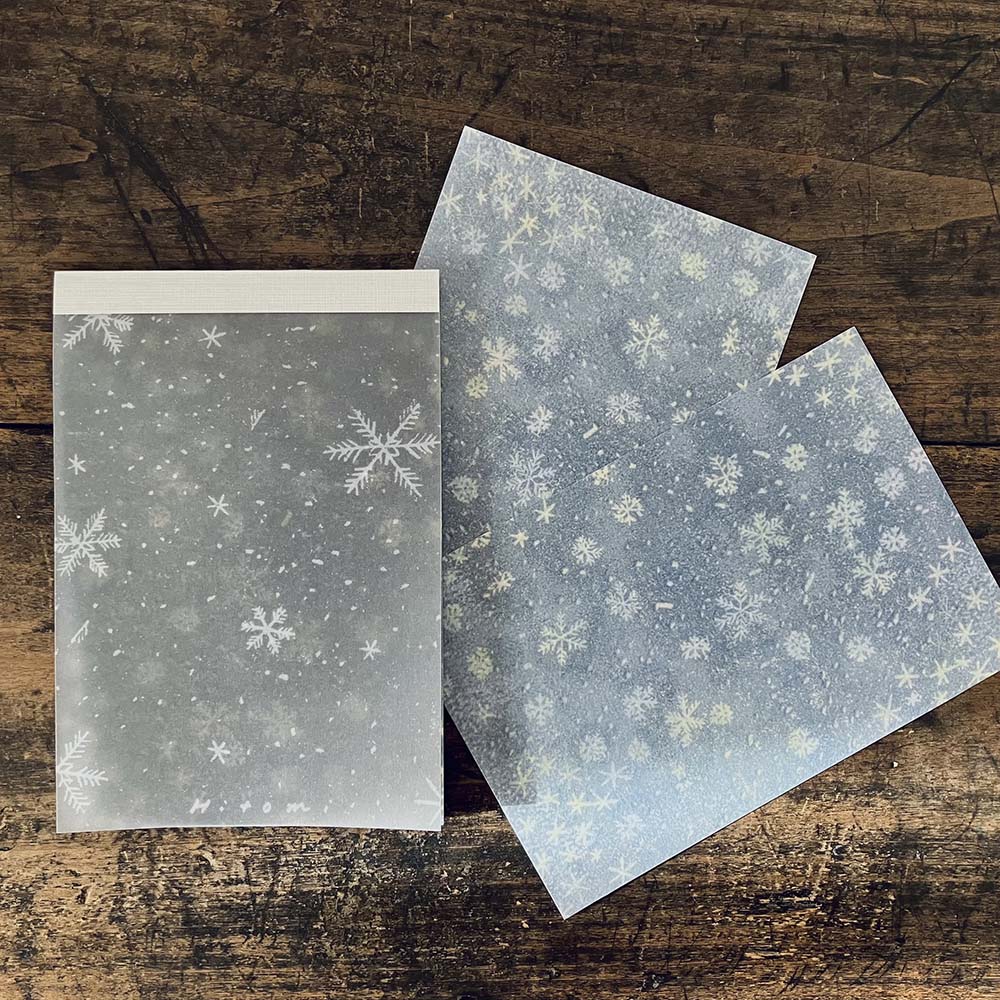 「メモパッド」雪の結晶がモチーフのメモ用紙。50枚綴りなのでたっぷり使えます。