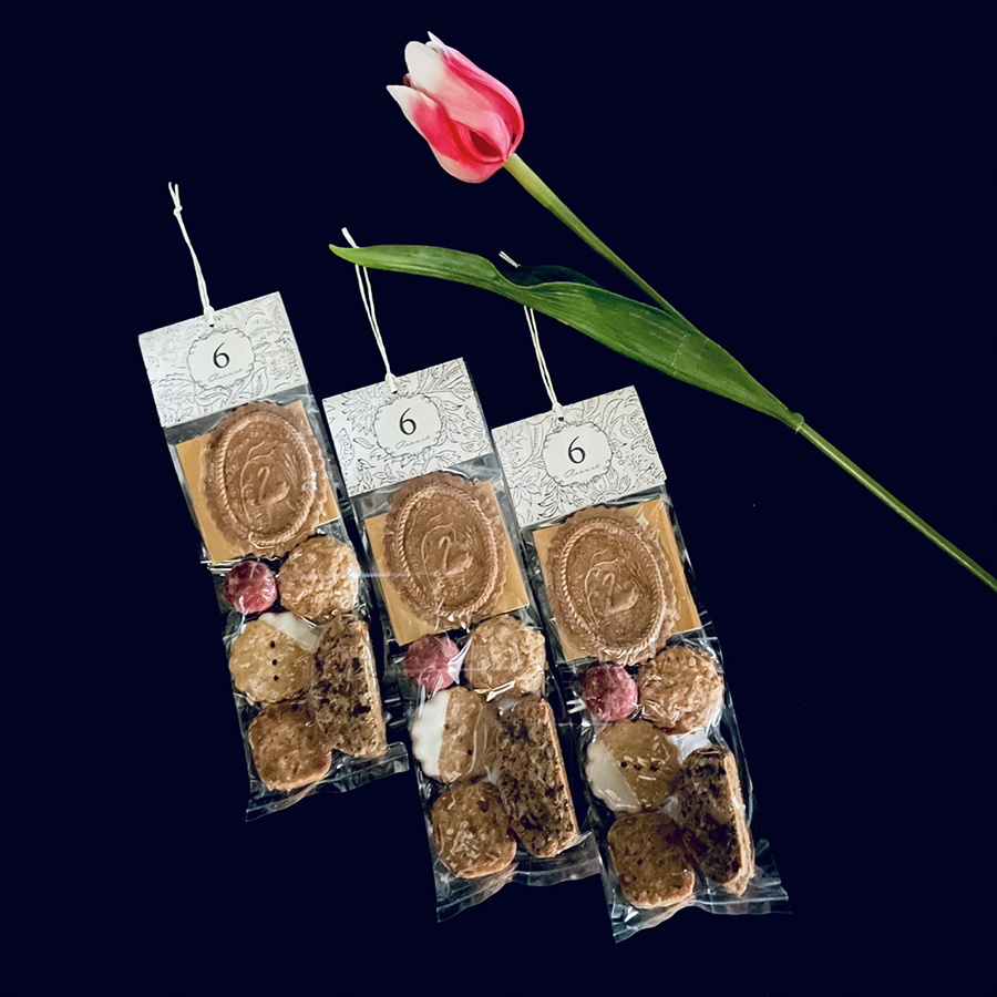 「6種類のアソートクッキー」6種類の雪麦のおすすめ焼き菓子を詰め合わせたアソートクッキー。