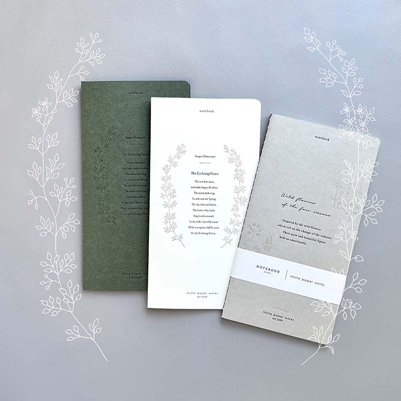 「スリムノート」落ち着いた色目の紙に活版印刷で野の花をあしらったノート。書き心地が良くインクが裏抜けしにくい中紙を使っています。