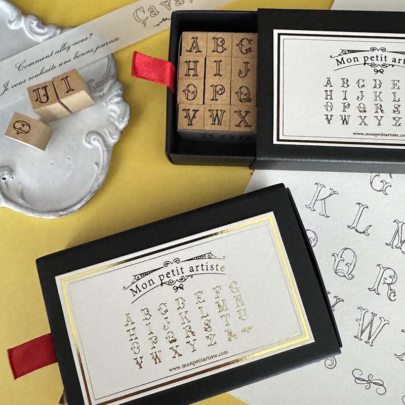 「Mon Petit Alphabet」モンプチオリジナルのクラシックなalphabet ミニスタンプのセットです。