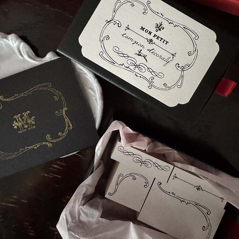 「Mon petit tampon décoratif」 クラシックな装飾模様のスタンプセット。シンプルながら組み合わせで色々な雰囲気のデザインが楽しめます。