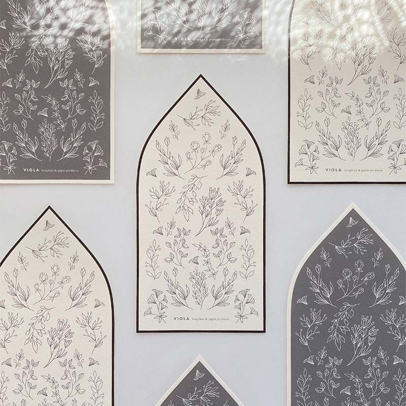 「Letter paper（Gothic arch）」ゴシック建築様式のアーチをモチーフにした一筆箋セットです。贈り物に添えるなど、使い勝手の良い便箋です。