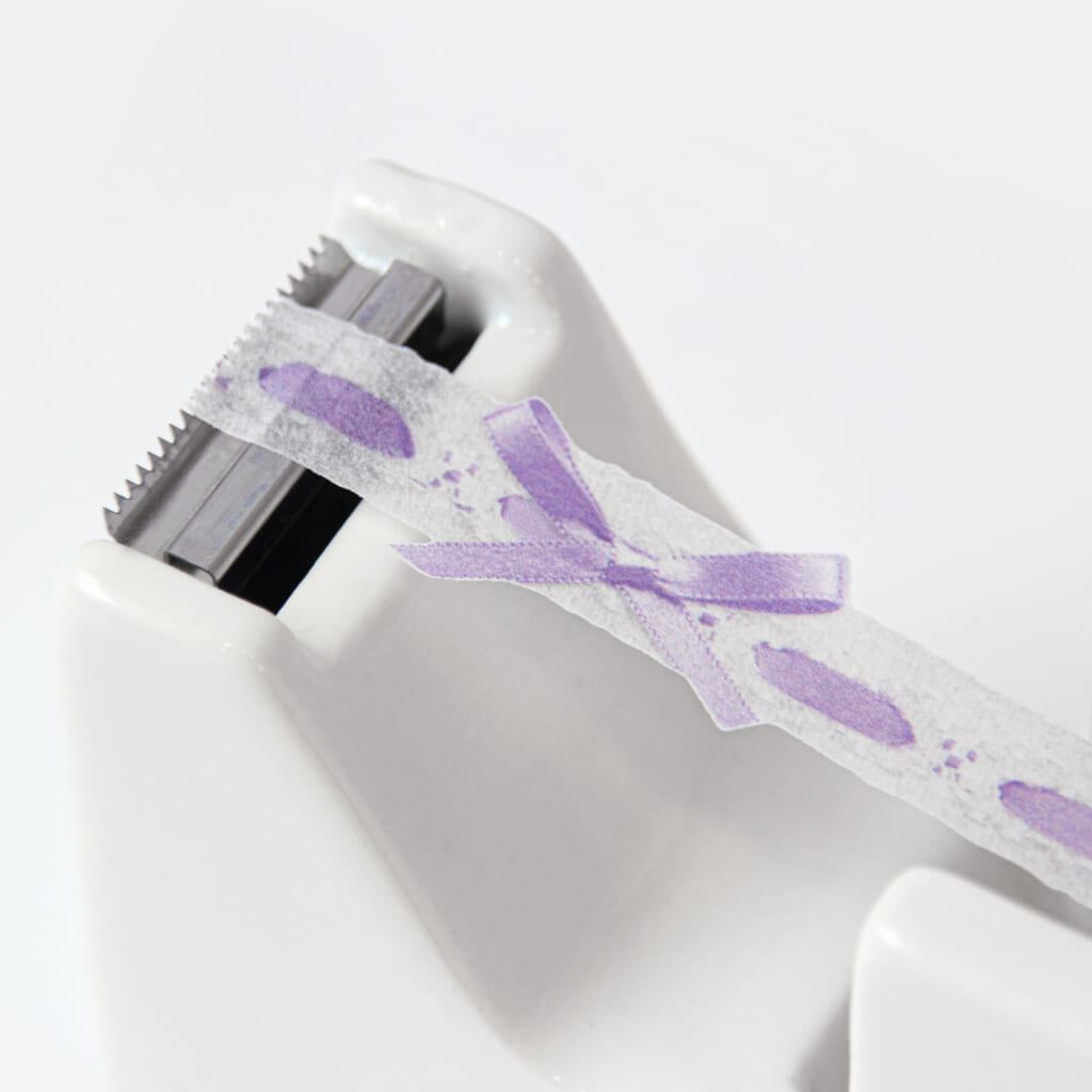 「Eyelet Lace Purple Ribbon」紫のリボンで編まれたアイレットレースのマスキングテープです。