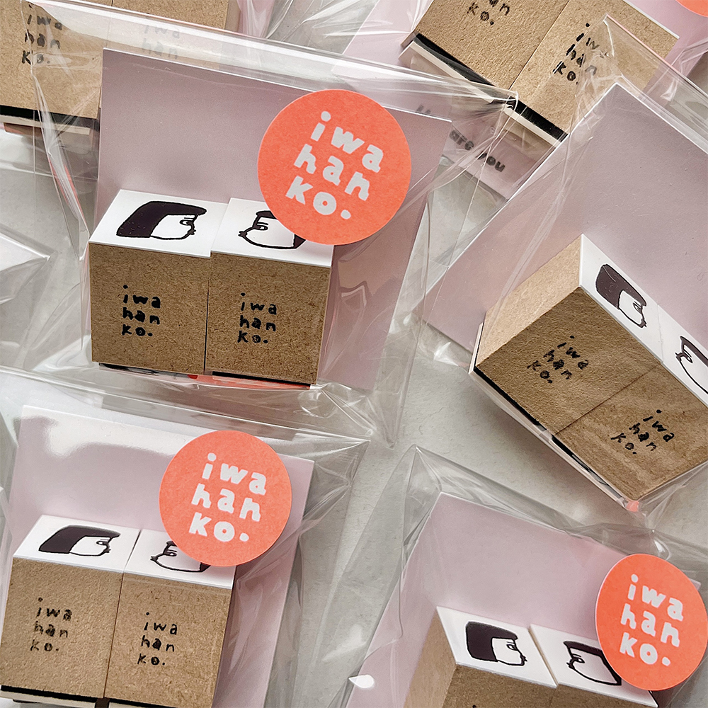 「セット販売のはんこ」向かい合う男女のふたりセットや、野球セットのはんこを販売します！