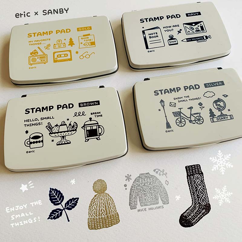 「STAMP PAD」細かい柄もくっきりはっきりと綺麗に捺せるスタンプパッド。速乾性のある油性顔料系インクです。白い紙はもちろん、濃い紙にも綺麗に発色します。