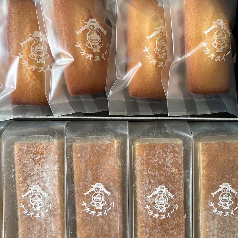 お菓子のラベルにも使用していただいています。