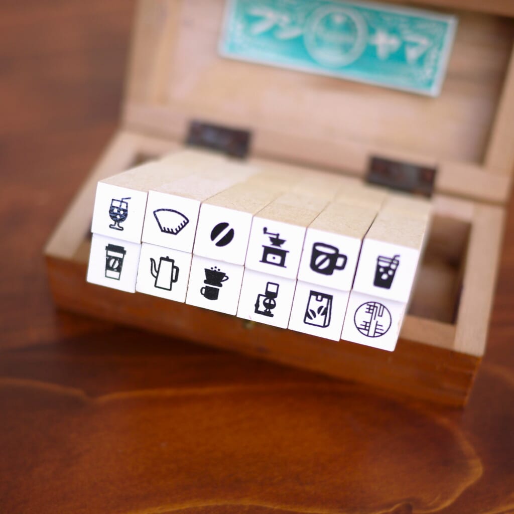 『コーヒーのミニはんこ』スケジュール帳にちょうどいい大きさのミニのカフェはんこは全12種。