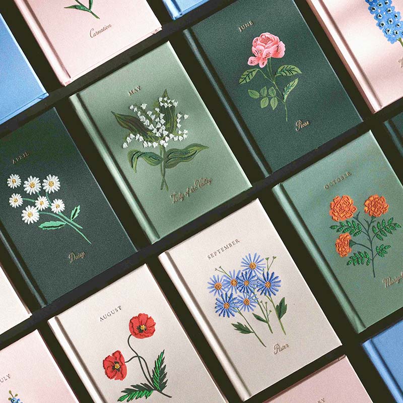 「お花のジャーナルノート」誕生月のお花がカバーに刺繍加工されたジャーナルノート