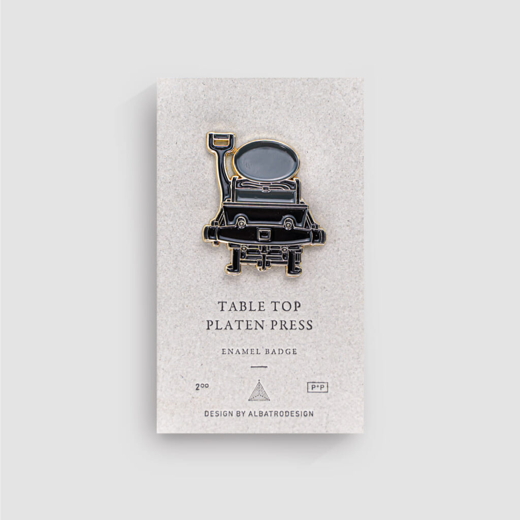 「Letterpress Enamel Pinbadge」 活版ピンバッジです。