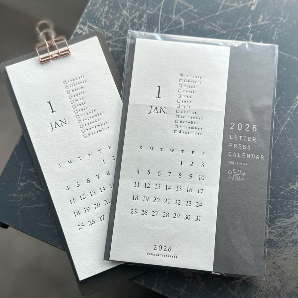 毎年作っているletterpressカレンダー。別売りのクリップボードと合わせても素敵です。