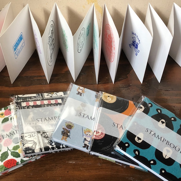 「STAMPBOOK」スタンプのインクが映える紙を使用したジャバラ折りのスタンプ帳です。大型のスタンプも押す事ができます。旅のお共にいかがでしょう。