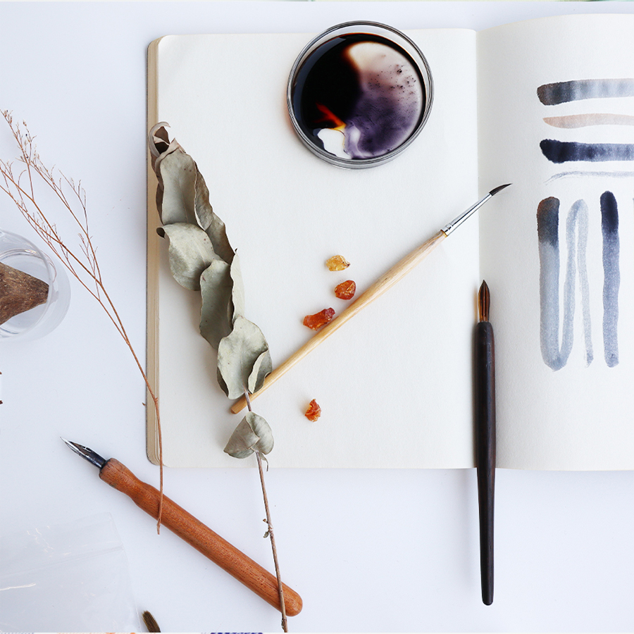 「CRAFT INK LAB」天然植物からつくるインクのワークショップ。20mlボトルと、はんこにも使えるスタンプパッドでお持ち帰りいただけます。