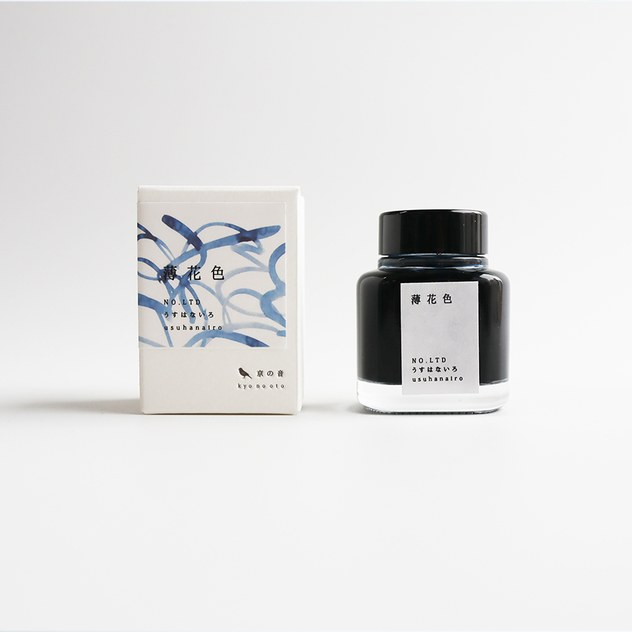 「京の音-薄花色-」爽やかな青が特徴の限定インク「薄花色」。透明感のあるやさしい発色が魅力です。