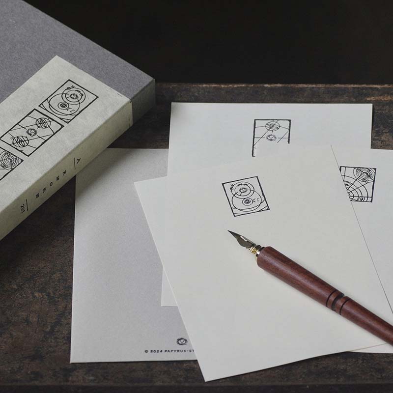 「POSTAL ENVELOPES」ポストに投函できるサイズの手紙セットです。