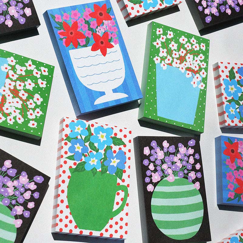 「Vase of Bloom Memo Pad」 花や花瓶を描いたメモ用紙シリーズです。 一輪ずつ丁寧に挿した花のように、心に残る文章や大切なエピソードを盛り込んでみてください。