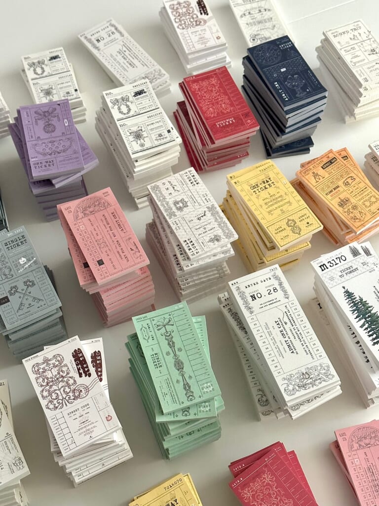 「Vintage ticket memopad」手帳を飾ったり、曜日をチェックして招待状やしおりに使えます。