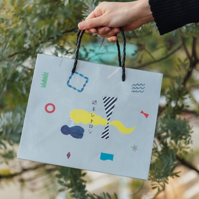 「シトロンさんの紙袋」Subikiawa食器店さんデザインのかわいらしいシトロンさん紙袋。持っているだけでウキウキします！