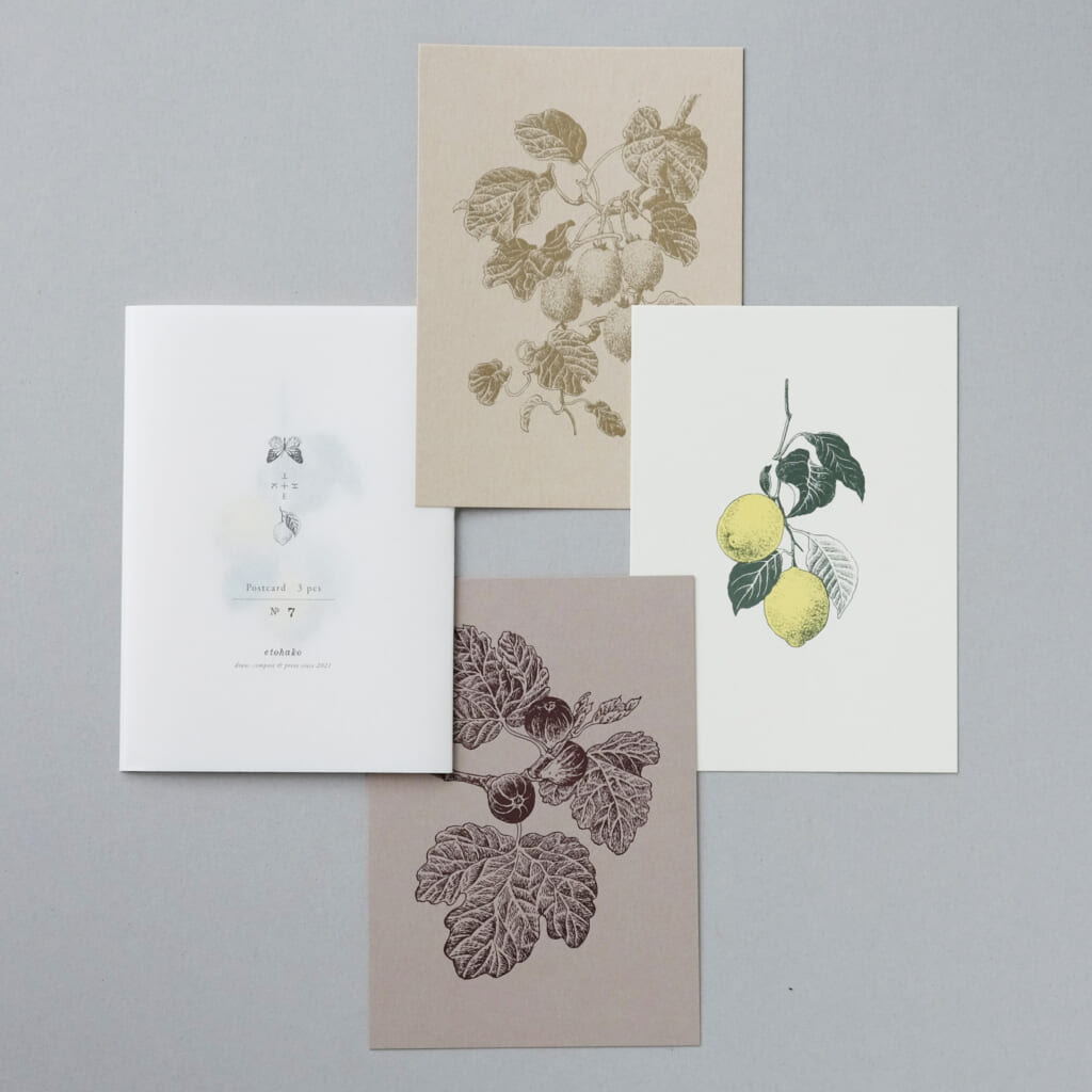 「postcard set」眺めておきたくなる紙片を目指し、紙質と印刷技法、モチーフとの相性を考え制作しているポストカード。3柄1セットでの販売です。