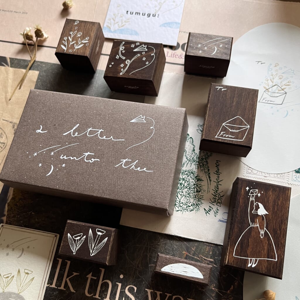 「a letter unto thee」untoは古い英語のto、theeはyou。「a letter to you」“あなたに宛てた手紙”をイメージした詩的なスタンプセットです。