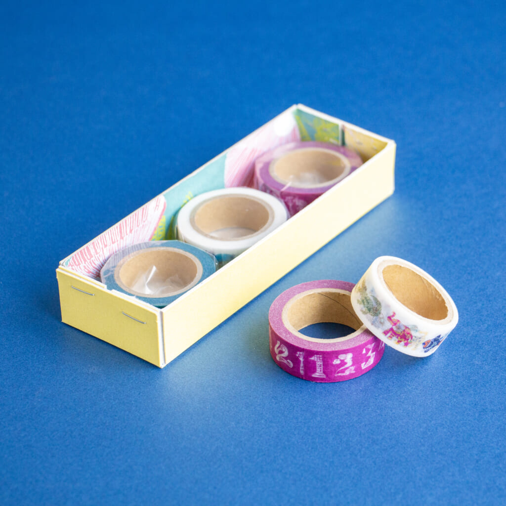 「ORIGINAL MASKING TAPE セット」【紙博限定】BOX&NEEDLEのオリジナルマスキングテープ3種を箱入りのセットに。マステを立てて収納できます。