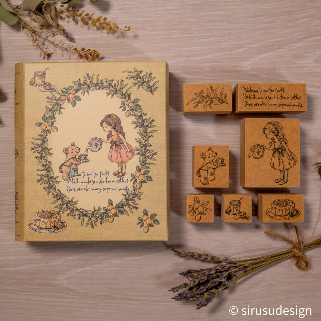紙博＆手紙舎吉祥寺店でのみお求めいただけるSirusuのブック型ボックスの「ＴｅａＰａｒｔｙ」セットです。7つのスタンプが箱に入っています。