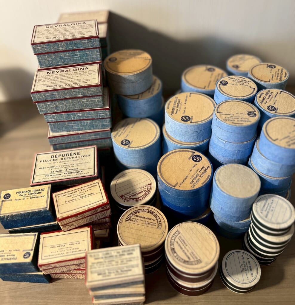 「ファーマシーボックス」1910〜1930年代頃のフランスの薬局で使われていたお薬箱です。