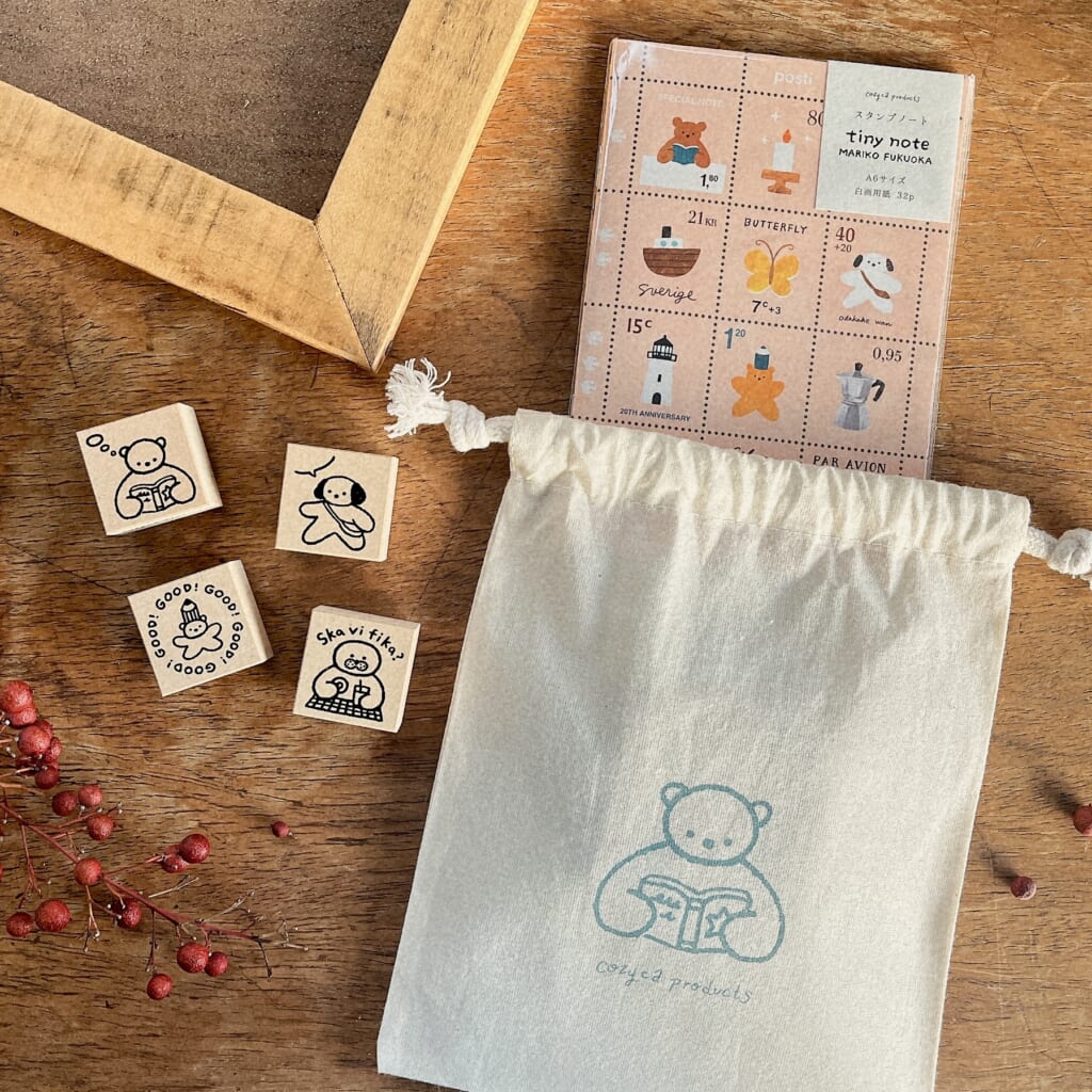 スタンプ巾着セットにはスタンプノート1冊、スタンプ4個が入っております。