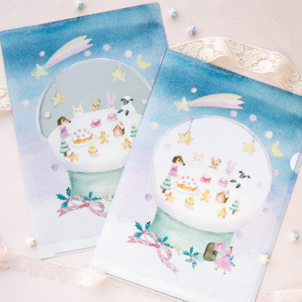 クリスマスのスノードームのクリアファイル。スノードーム部分が透明なのがポイントです。