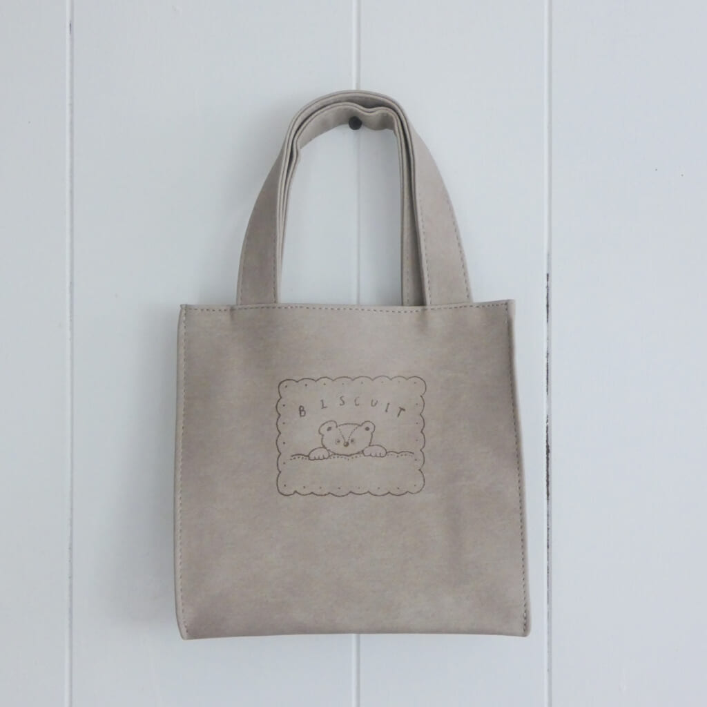 「おでかけバッグ」しっかりした作りで手帳バッグにもおすすめです。