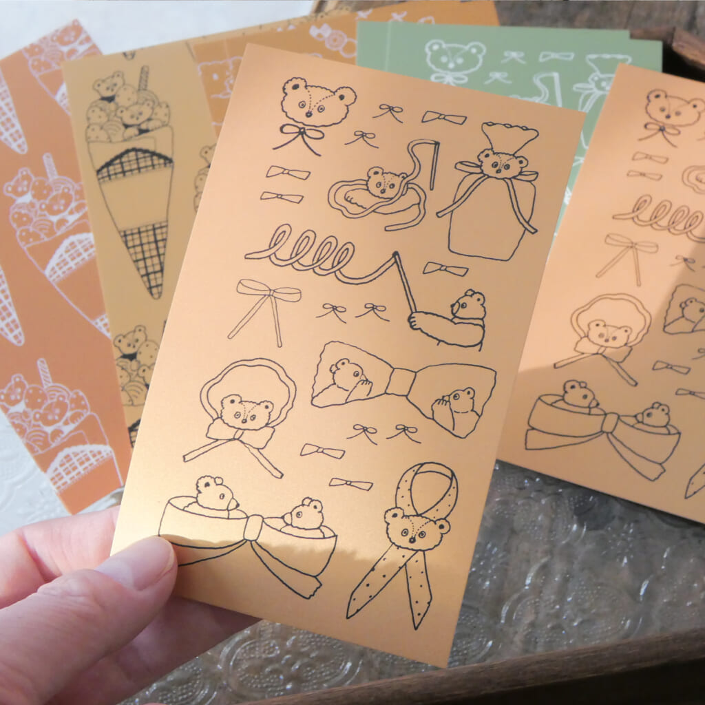 「マットに輝くゴールドリフィルディバイダーカードセット」5柄が各2枚づつ入っています。