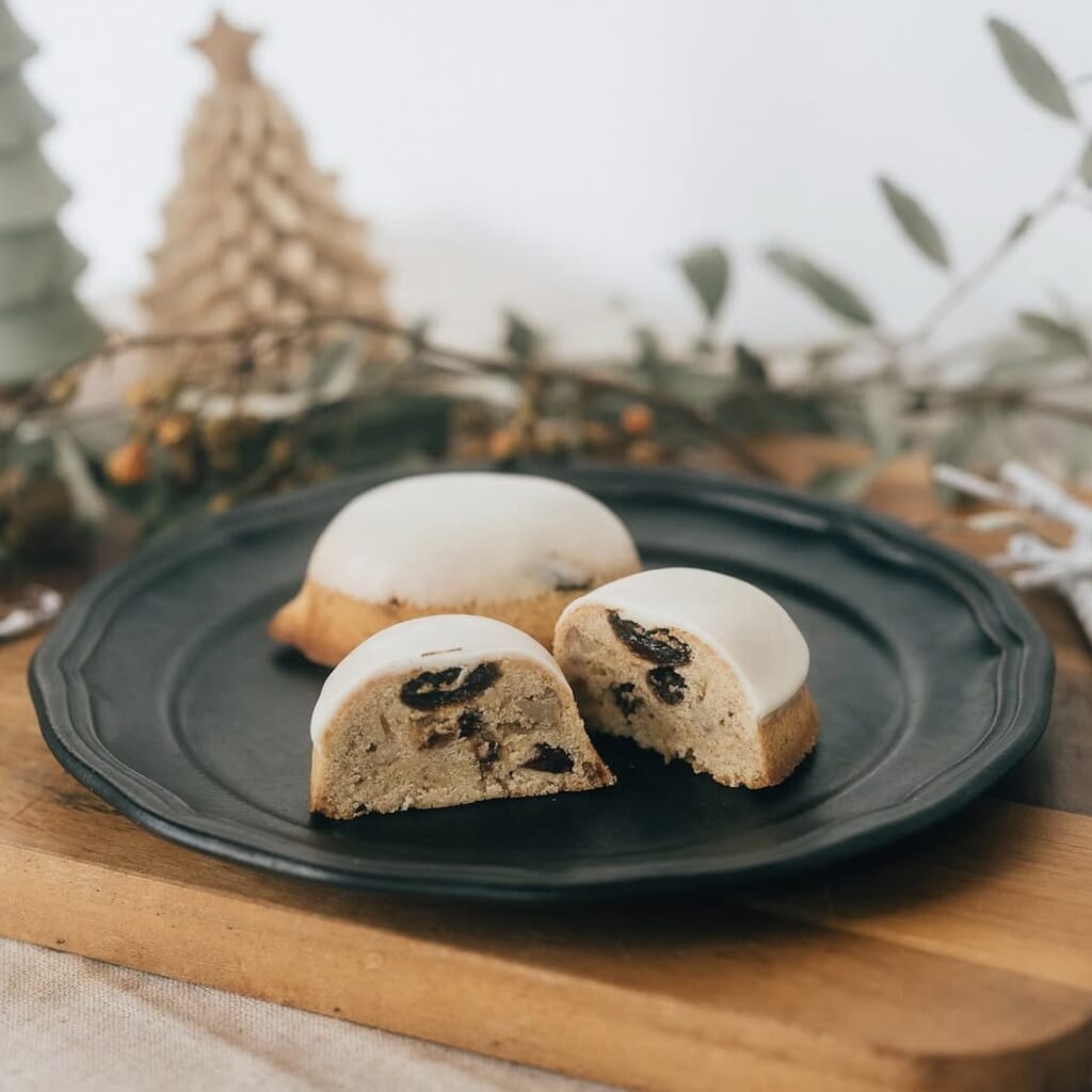 「週末シトロン　シュトーレン味」この時期毎年人気の「シュトーレン味」。たくさんのスパイスと洋酒に浸けたクランベリー、レーズン、くるみを使用し、贅沢に仕上げています。