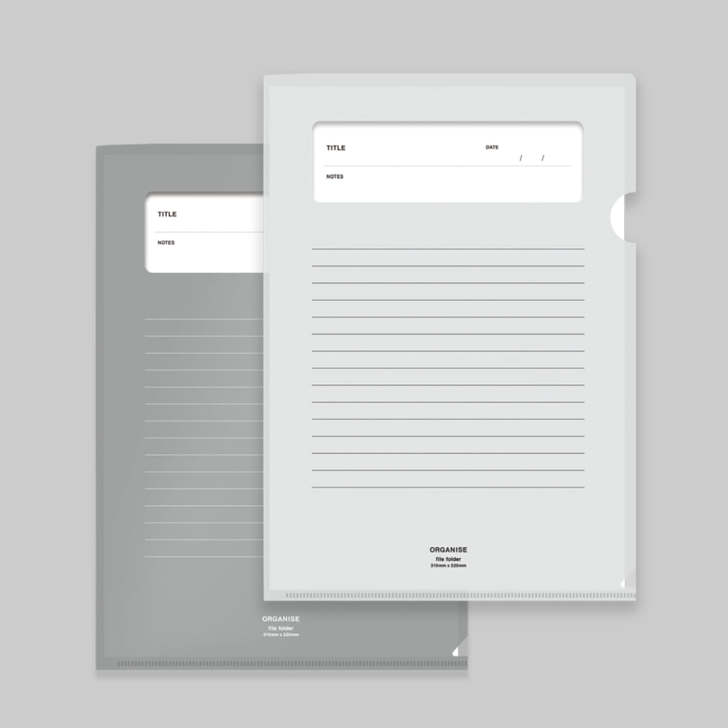 「TITLEクリアファイル」窓からタイトル欄がのぞく“中紙付き”クリアファイル。
