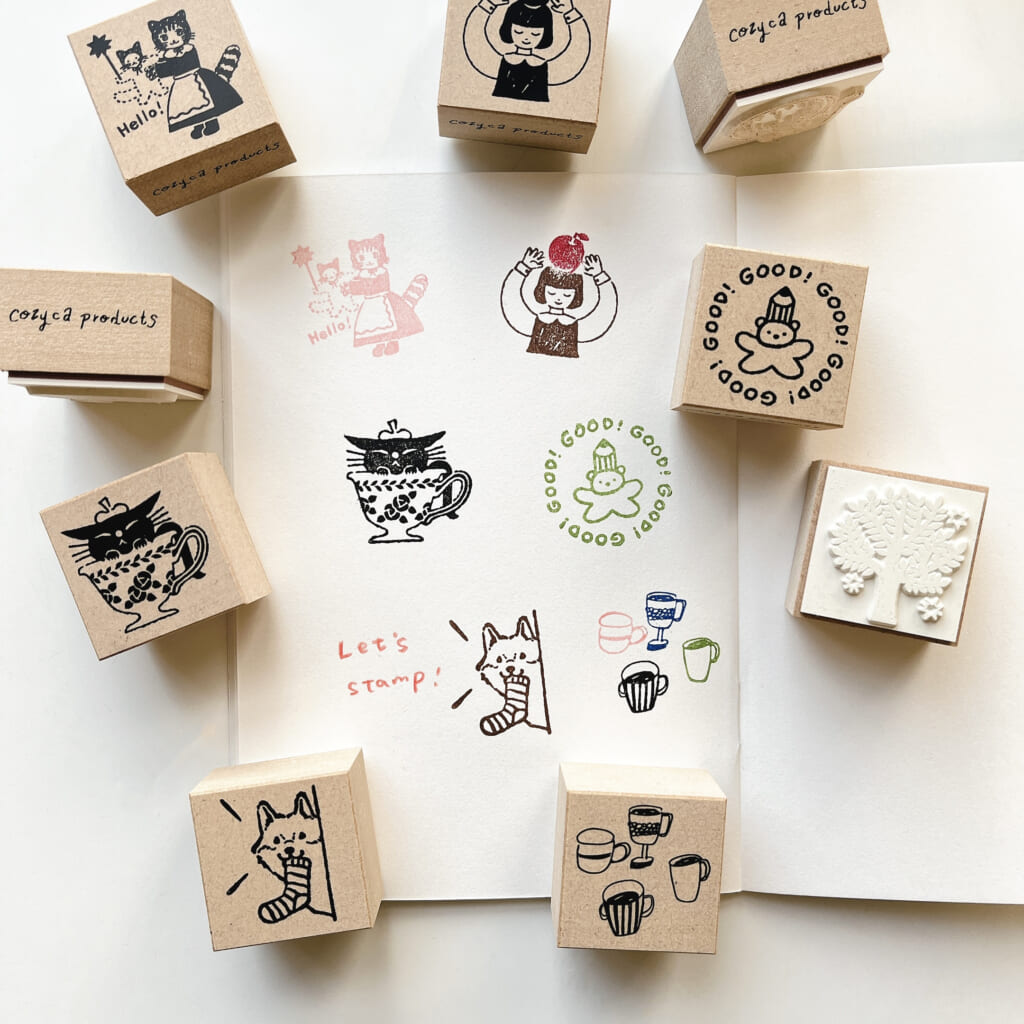〈新作先行発売〉cozyca productsのオリジナルスタンプができました！　側面にロゴ入り、ゴム面はホワイトでインク乗りを確認しやすいしようとなっております。
