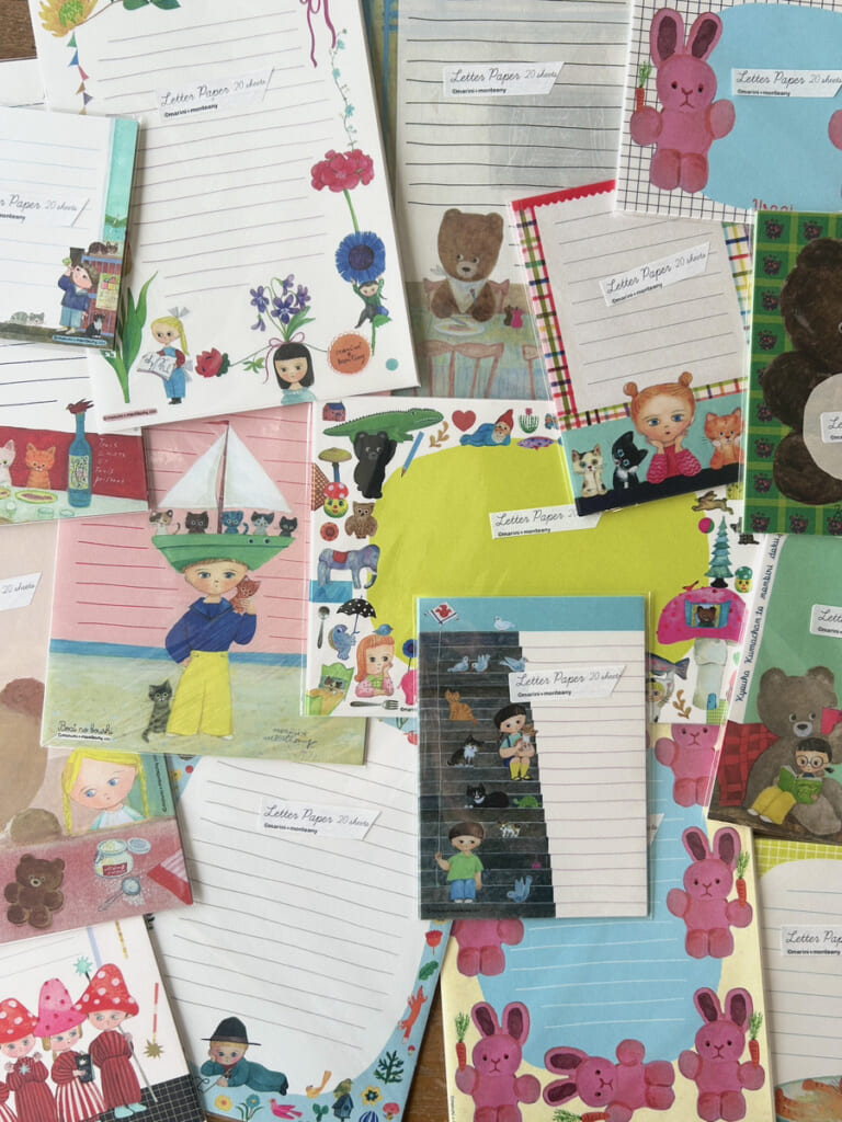 marini＊monteanyさんの物語を感じさせるイラストがたっぷりと描かれた紙雑貨が登場！