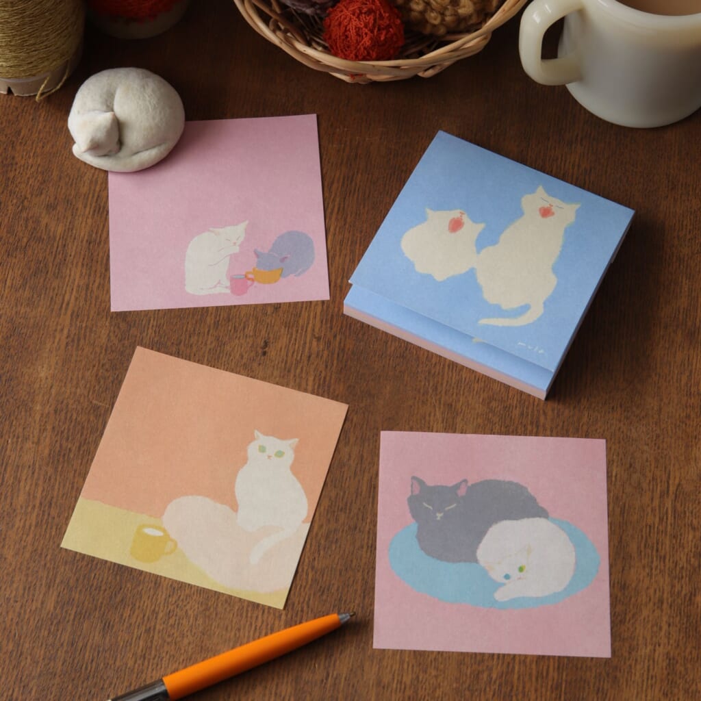 「mula.メモパッド」包装紙と同じ紙でできた、どこか懐かしい質感のメモパッドです。4種類のイラストが25枚ずつ綴られています。