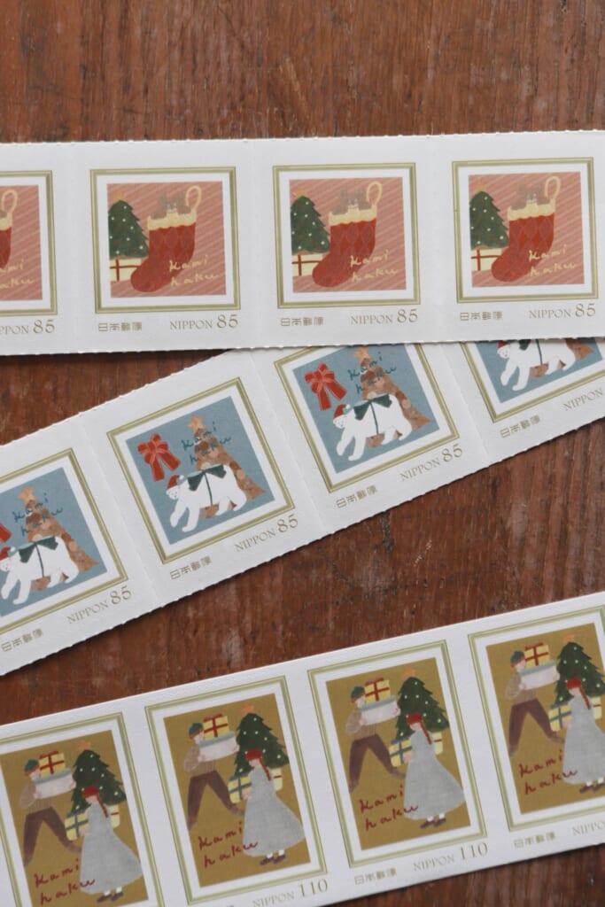 「 切手（5枚綴り）」荷物が届いて、この切手が貼ってあったら思わずキュンとしてしまいそうです。（85円切手：1,000円／110円切手：1,250円／Illustration：トビマツショウイチロウ）