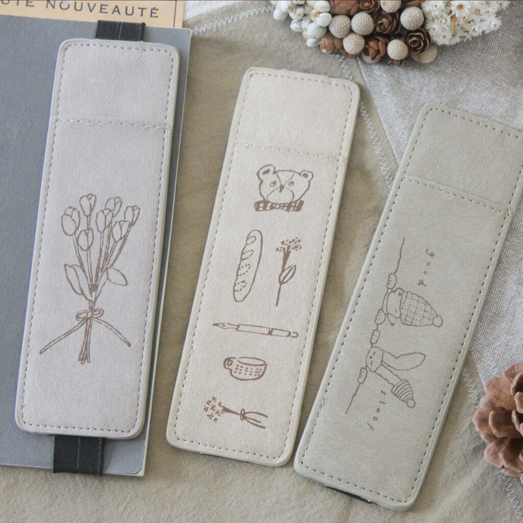 「くすみカラーのバンド付きペンケース」手帳に挟んで持ち運べるペンケースです。