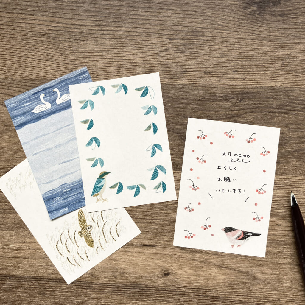 「A7メモ」2025カレンダーのイラストから作った、わら半紙にリソグラフ印刷で、4種類の絵柄のセットです。