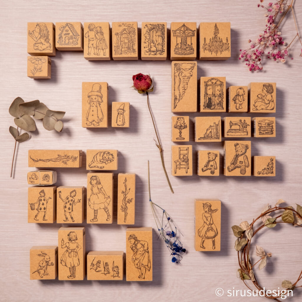 お伽噺や屋根裏部屋のアンティークなものたちのスタンプです。