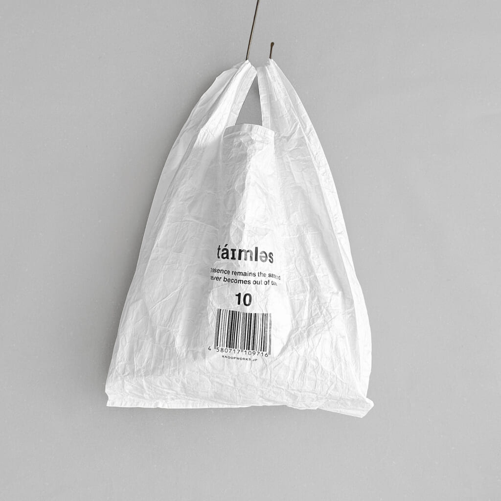 「タイベック製ショッピングバッグ」紙みたいな手触りで、つかっていくうちにどんどん柔らかく。とっても軽いバッグです！