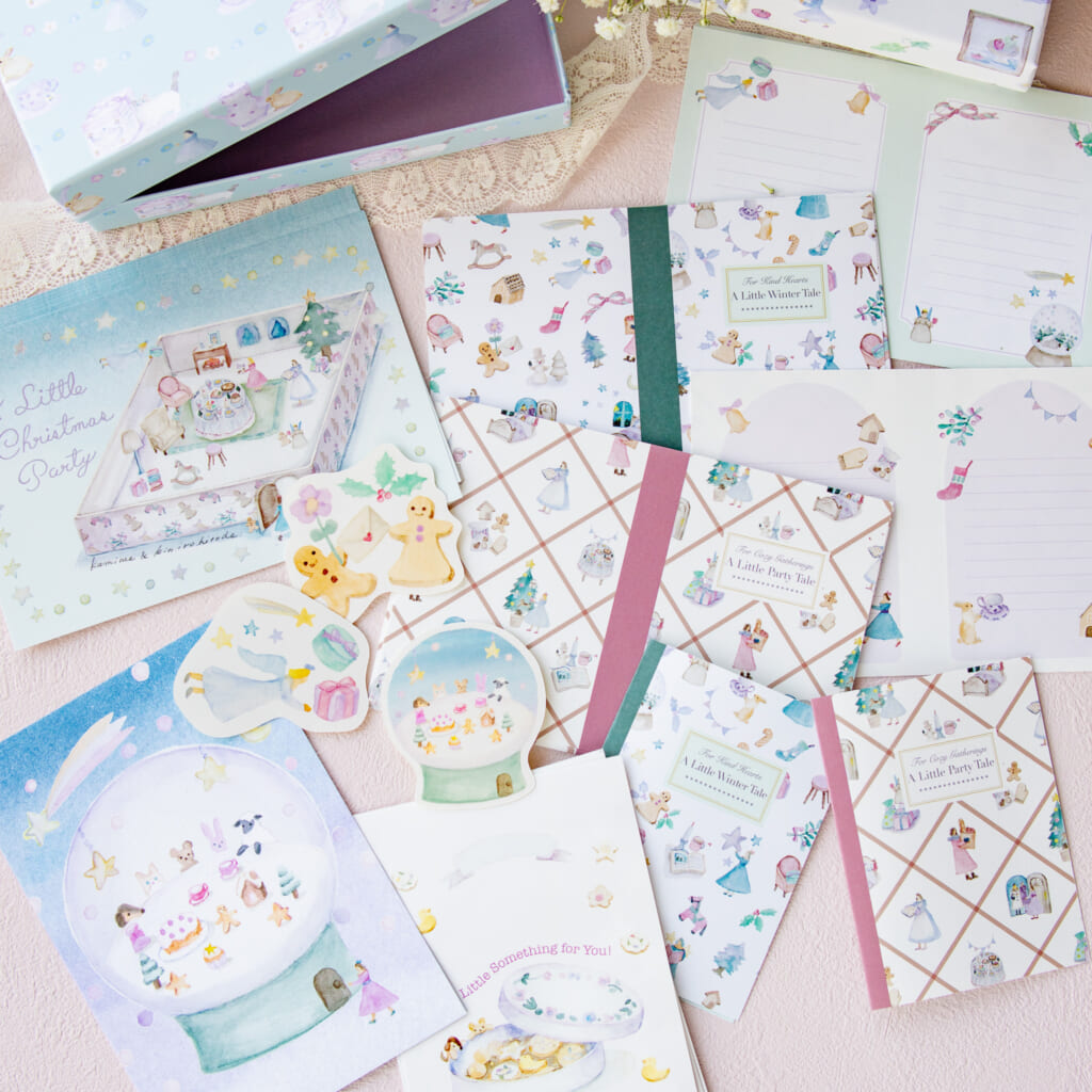 今回の貼り箱セットは、クリスマスの紙雑貨セットです。メッセージカード、ミニ平袋、シール、ミニペーパー入りです。